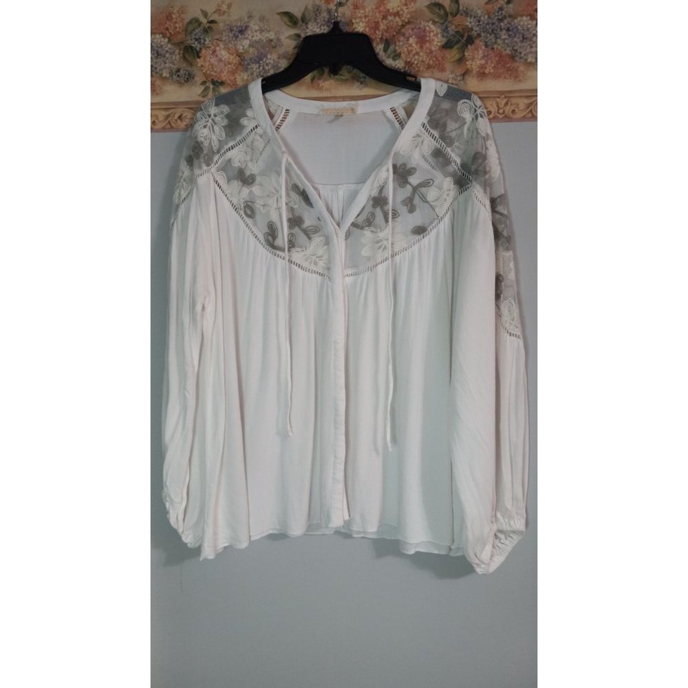 Gimmicks by BKE White Large Embroidered Balloon Sleeve Boho Peasant Oversize Top